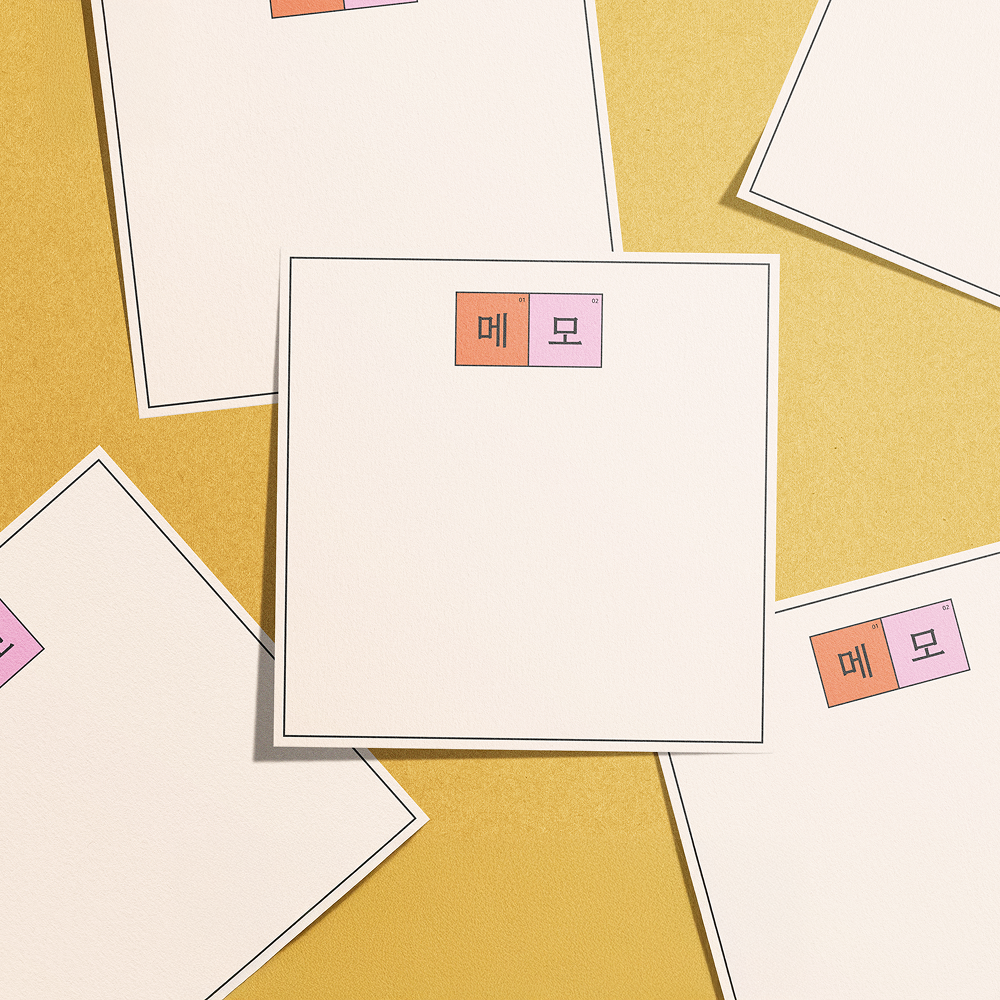 Plusieurs Post-its The Grid de la marque bureau 127 éparpillés